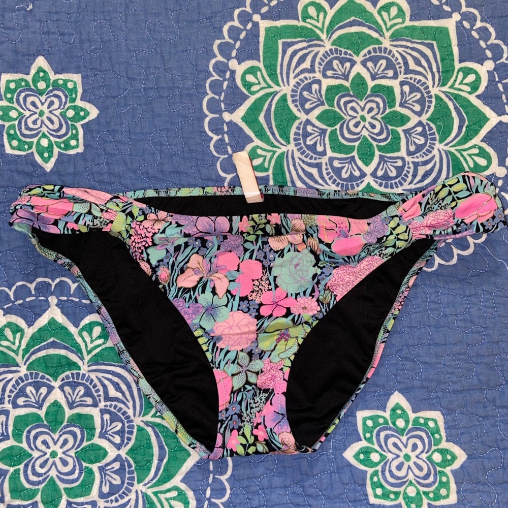 VS bathing suit bottoms